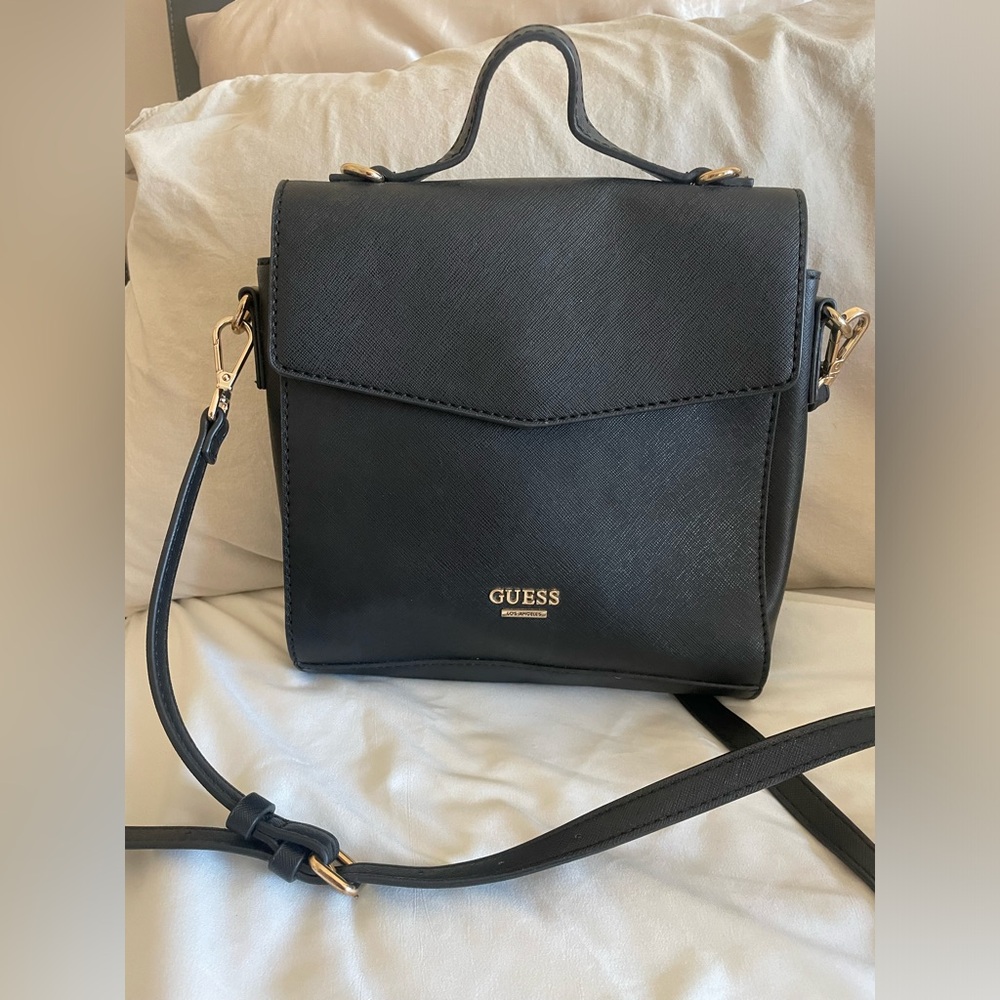 Guess Elegant Black Crossbody Bag
